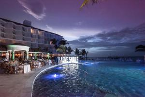 Bazén v ubytování Sandals Dunns River All Inclusive Couples Only nebo v jeho okolí