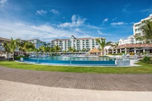 Bazén v ubytování Sandals Dunns River All Inclusive Couples Only nebo v jeho okolí