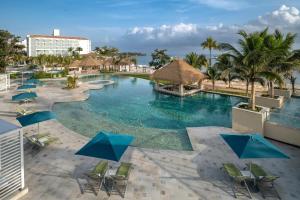 Bazén v ubytování Sandals Dunns River All Inclusive Couples Only nebo v jeho okolí