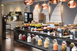 Makanan di atau berdekatan hotel