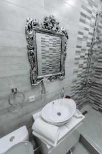 Phòng tắm tại Family Hotel