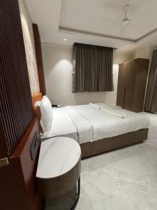 Hotel Aishwarya客房内的一张或多张床位