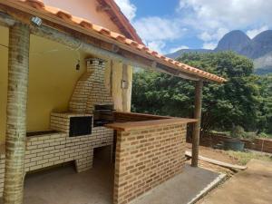 an outdoor kitchen with a brick oven in a house at Sitio Oliveira in Araras Petropolis