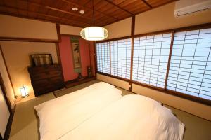 Manabi-stay Matsue客房内的一张或多张床位