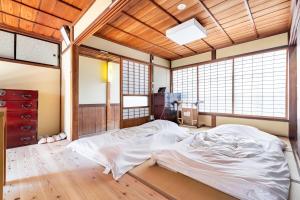 Manabi-stay Matsue客房内的一张或多张床位