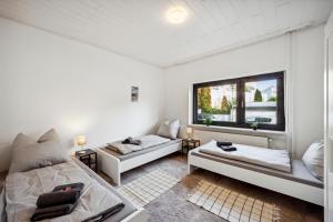 Χώρος καθιστικού στο GÜNSTIGE Wohnungen für Monteure in Hanau City Smart TV, Wifi, Parking NEW