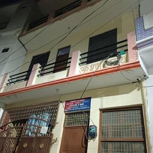 Το κτήριο όπου στεγάζεται  το δωμάτιο σε οικογενειακή κατοικία