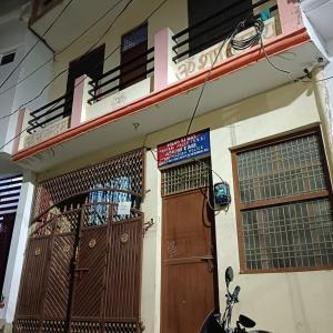 Το κτήριο όπου στεγάζεται  το δωμάτιο σε οικογενειακή κατοικία