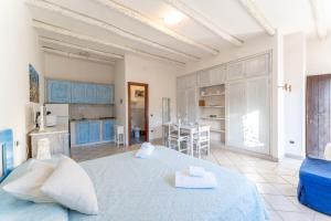 a bedroom with a large bed and a kitchen at Chic Villa Antonina B4 1 BedroomApartment sleeps 4 in Marinella
