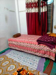 Ένα ή περισσότερα κρεβάτια σε δωμάτιο στο Vikas home stay