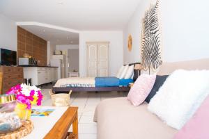 TV a/nebo společenská místnost v ubytování Jolie Studio Mont Vernon Residence