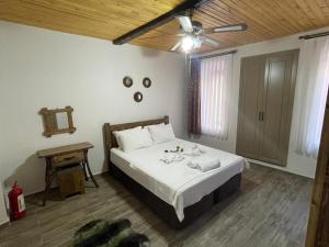 Postel nebo postele na pokoji v ubytování Hacımemiş Alaçatı Home