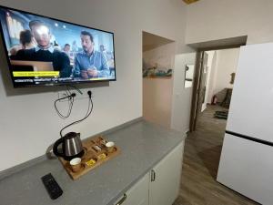 TV a/nebo společenská místnost v ubytování Hacımemiş Alaçatı Home