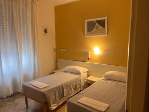 Voodi või voodid majutusasutuse Hotel Parini toas
