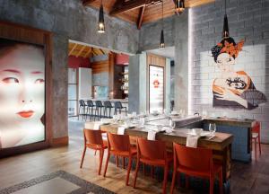 Un restaurante o sitio para comer en Sandals Grande St. Lucian Spa and Beach All Inclusive Resort - Couples Only