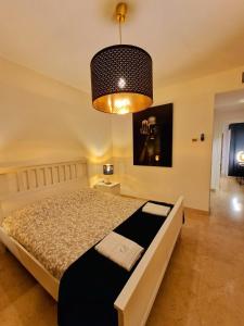 Łóżko lub łóżka w pokoju w obiekcie 2305 - Luxury villa with sea view and pools