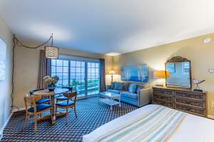 a hotel room with a bed and a desk and a table at Michillinda Lodge Resort in Whitehall +223 photos