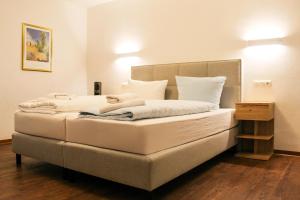 Postel nebo postele na pokoji v ubytování Hotel Simonis Koblenz