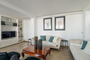 TV a/nebo společenská místnost v ubytování Hotel Continental