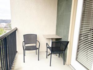 Ein Balkon oder eine Terrasse in der Unterkunft Unit 1606 - Mountain View Condos