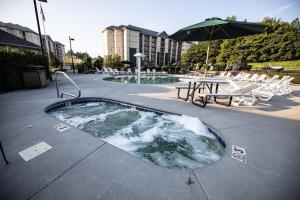Der Swimmingpool an oder in der Nähe von Unit 1606 - Mountain View Condos
