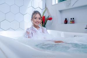 a young girl is sitting in a bathtub at Casarão imperador in Guapimirim +11 photos