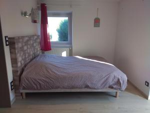 a bedroom with a bed and a window at Gite 2 personnes vallée de Munster in Luttenbach-près-Munster