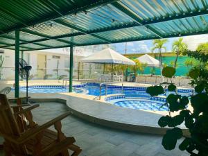 Bazén v ubytování Hotel Calarca Club nebo v jeho okolí