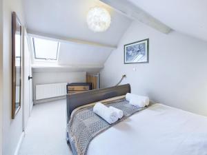 a bedroom with a bed with two pillows on it at Cosy Cottage in Moreton-in-Marsh in Moreton in Marsh