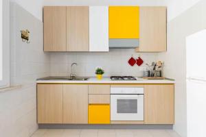 Η κουζίνα ή μικρή κουζίνα στο Villa Vintage 8 posti "Emozioni del passato"