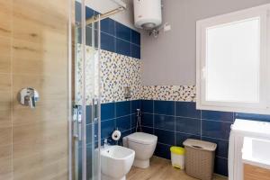 Ένα μπάνιο στο Villa Vintage 8 posti "Emozioni del passato" +14 φωτογραφίες