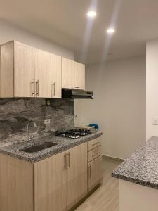 Kuchyň nebo kuchyňský kout v ubytování Apartamento Cubik1