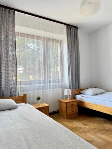 Postel nebo postele na pokoji v ubytování Pokoje Gajowa
