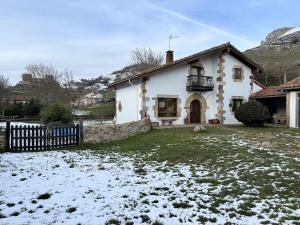 a white house with snow on the ground at Casa rural LA CEÑA in Argüeso