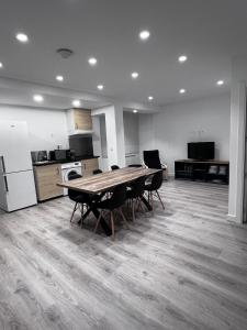 Kuchyň nebo kuchyňský kout v ubytování Hostal Mónaco