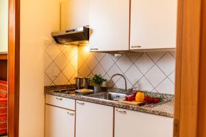 A kitchen or kitchenette at Residence Sabrina