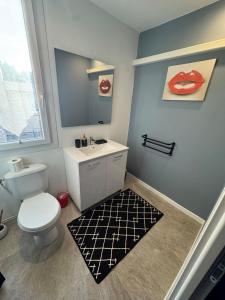 Koupelna v ubytování Love Room Passion Purple