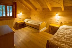 Postel nebo postele na pokoji v ubytování Feriendorf Koralpe Chalet Gamssprung