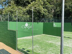 Tenis a/nebo squash v ubytování Cap Sa Sal - Apartamento Vistamar nebo okolí
