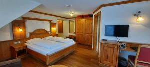 Postel nebo postele na pokoji v ubytování Hotel Gasthof Jägerhaus