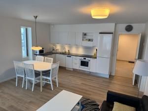 a kitchen and dining room with a table and chairs at Sydbo in Nuuk