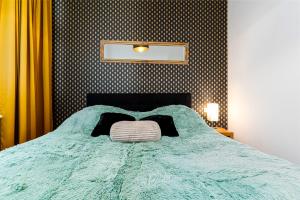 Postel nebo postele na pokoji v ubytování Golden Dog Suite