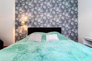 Postel nebo postele na pokoji v ubytování Golden Dog Suite