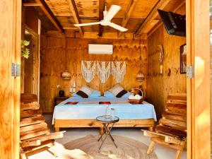 a bedroom with a bed and a ceiling fan at Hotel Cabañas y Glamping Punta Surf in Brisas de Zicatela +91 photos