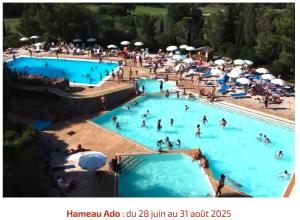 Bazén v ubytovaní Appartement Cap Esterel 4/5 personnes alebo v jeho blízkosti