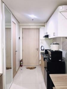 Η κουζίνα ή μικρή κουζίνα στο Studio Unit Condo with Balcony Behind SM CITY Iloilo