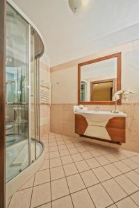a bathroom with a tub and a sink and a shower at Hotel Insonnia in Agropoli