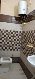 a bathroom with a toilet and a sink at New Gayatri place Near by prem mandir in Dānītola +26 photos