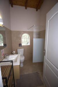 Ένα μπάνιο στο Elegance Villa: Classy Paradise w/ a private beach