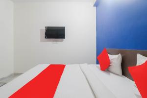 Postel nebo postele na pokoji v ubytování Hotel O JPS PALACE